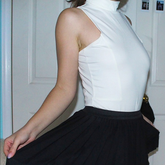 White lace up back bodysuit - Picture 3 of 3